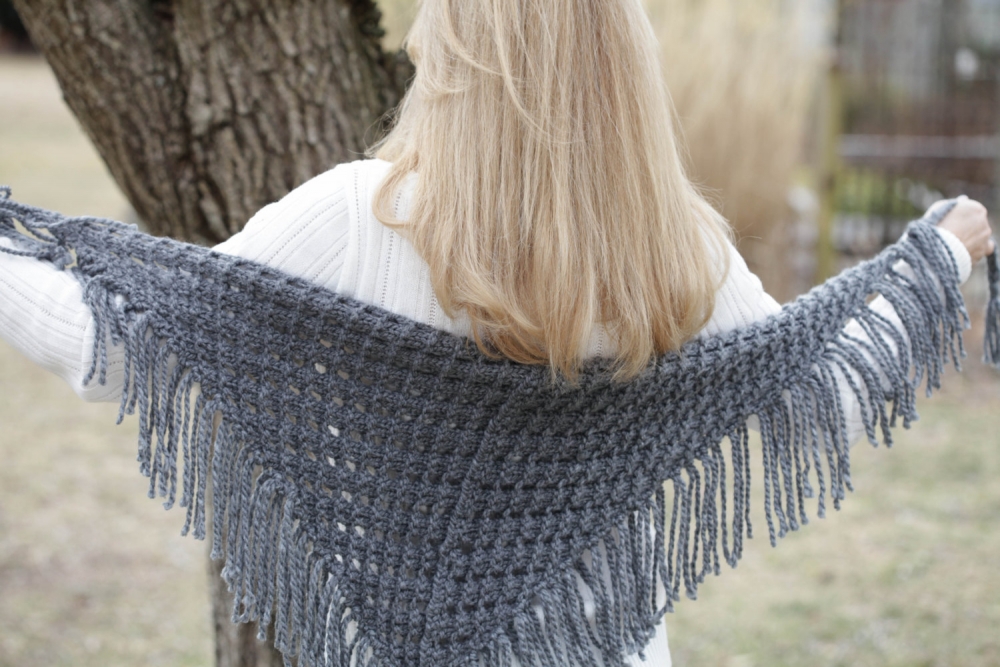 LOOM KNIT EYELET TRIANGLE SHAWL PATTERN. LACE SCARF