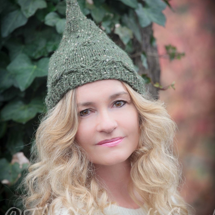LOOM KNIT PIXIE HAT PATTERN. LADIES/TEEN PIXIE HAT. ELF HAT PATTERN