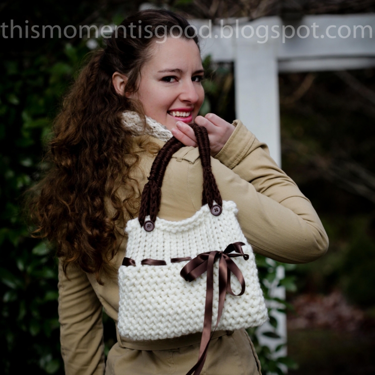 LOOM KNIT HANDBAG PATTERN WITH RIBBON EMBELLISHMENT