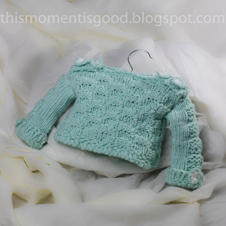 LOOM KNIT BABY SWEATER PATTERN: CHECKERBOARD PATTERN