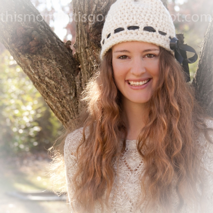 LOOM KNIT LADIES HAT PATTERN WITH RIBBON EMBELLISHMENT