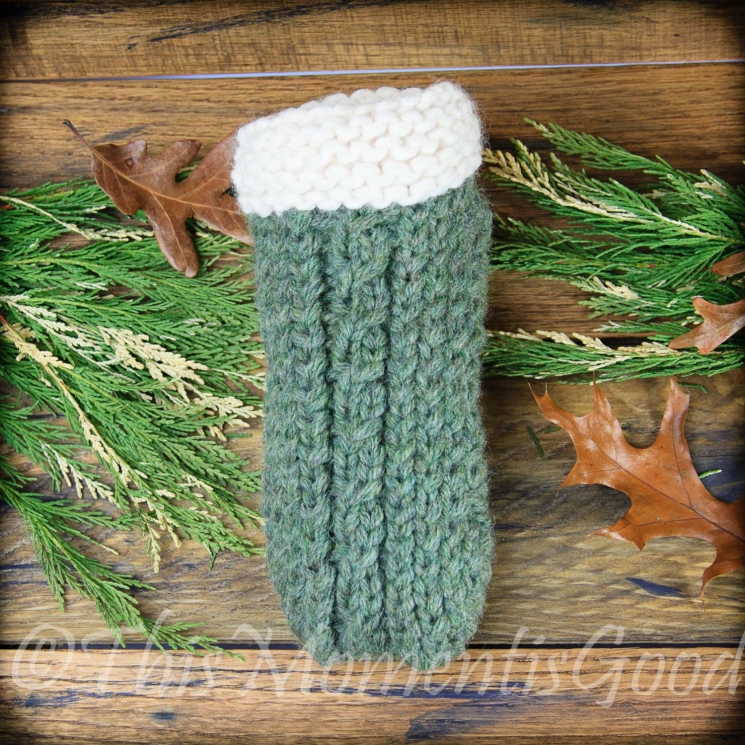 LOOM KNIT SLIPPER WITH CABLE PATTERN. CLOG STYLE UNISEX SLIPPER PATTERN