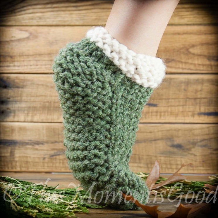 LOOM KNIT SLIPPER WITH CABLE PATTERN. CLOG STYLE UNISEX SLIPPER PATTERN