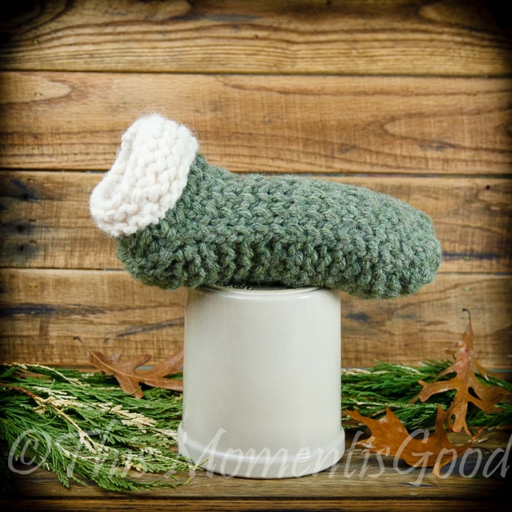 LOOM KNIT SLIPPER WITH CABLE PATTERN. CLOG STYLE UNISEX SLIPPER PATTERN