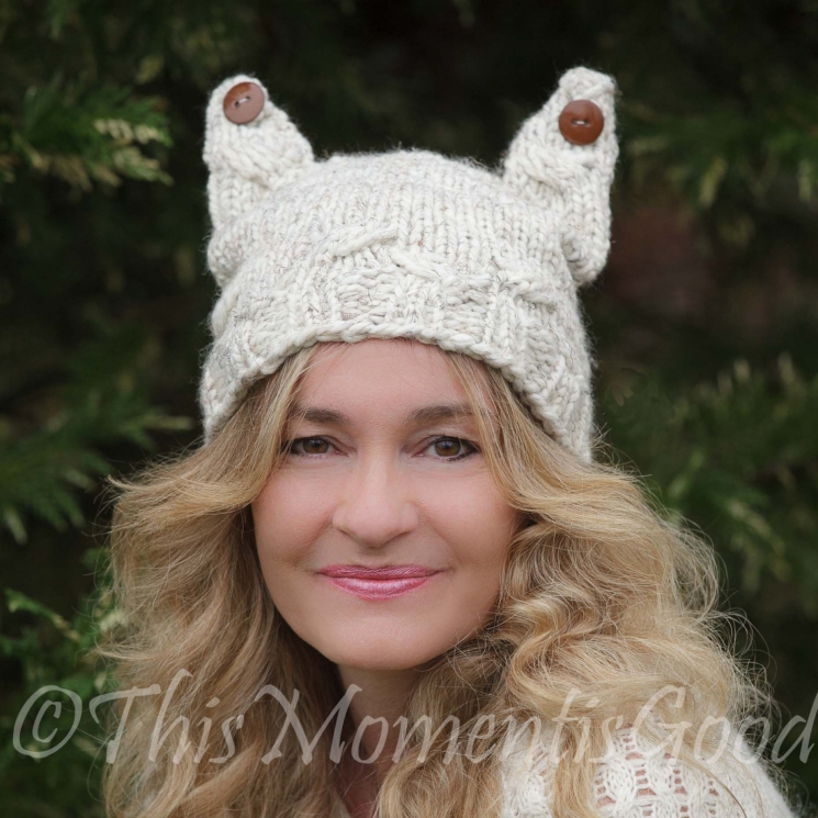 LOOM KNIT CAT HAT PATTERN. THE CABLED KITTY HAT WITH BUTTON EARS PATTERN