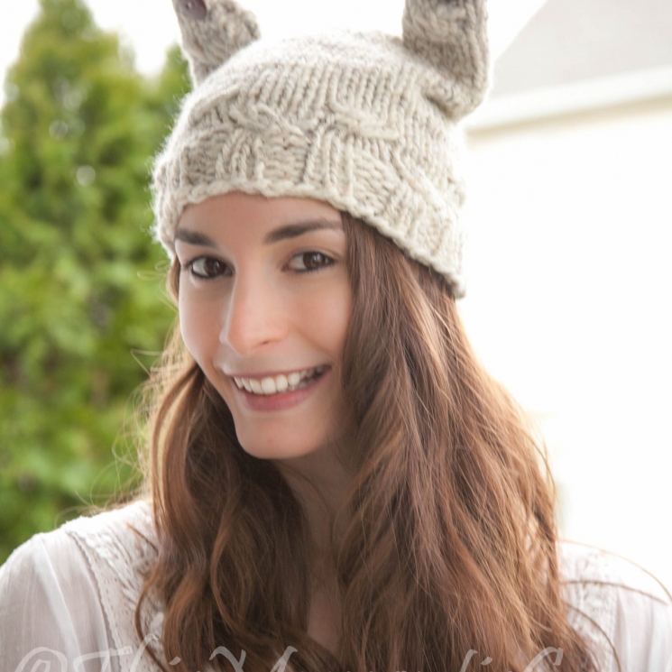 LOOM KNIT CAT HAT PATTERN. THE CABLED KITTY HAT WITH BUTTON EARS PATTERN