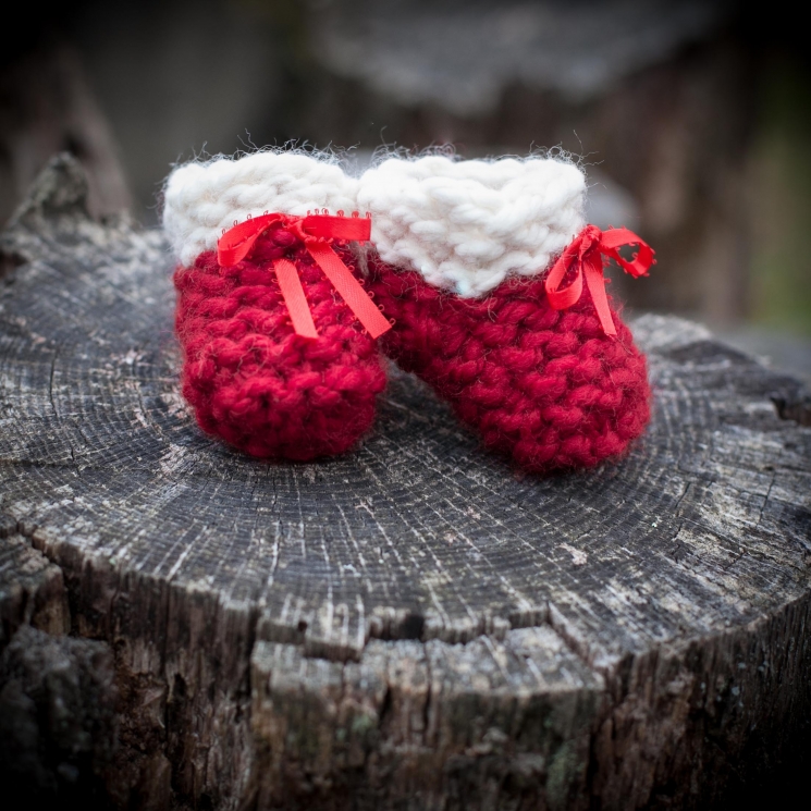 Loom knit baby bootie pattern, knit baby shoes, beginner friendly ...