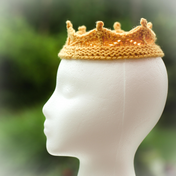 Loom Knit Crown Headband Pattern For Newborns/Babies.