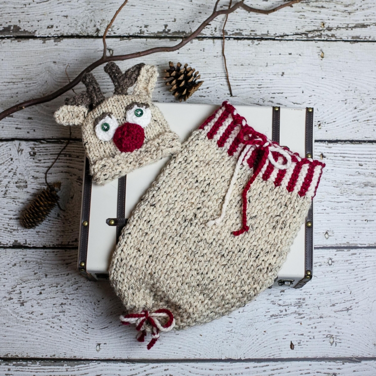 Loom Knit Christmas Cocoon And Reindeer Hat Pattern For Newborn Baby.