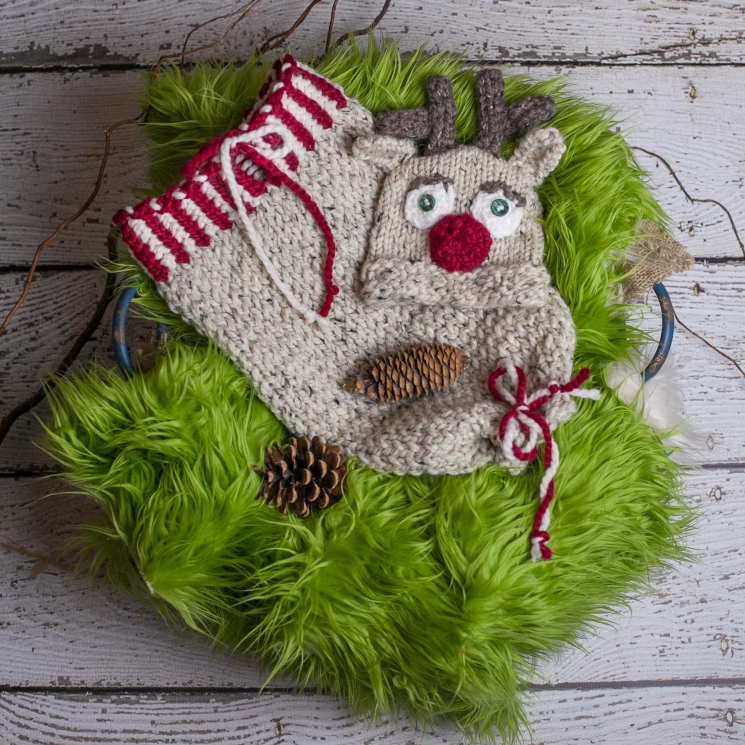 Loom Knit Christmas Cocoon And Reindeer Hat Pattern For Newborn Baby.