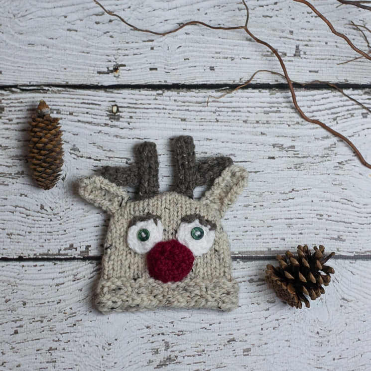 Loom Knit Christmas Cocoon And Reindeer Hat Pattern For Newborn Baby.