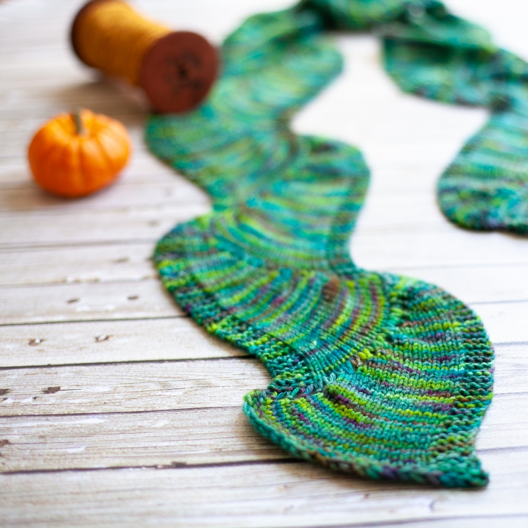 Loom knit wavy accent scarf pattern.