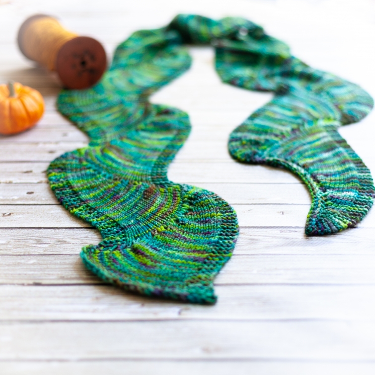 Loom knit wavy accent scarf pattern.