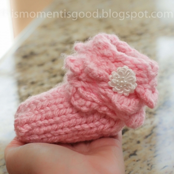 LOOM KNIT SCALLOP, CROCODILE STITCH BABY BOOTIE PATTERN