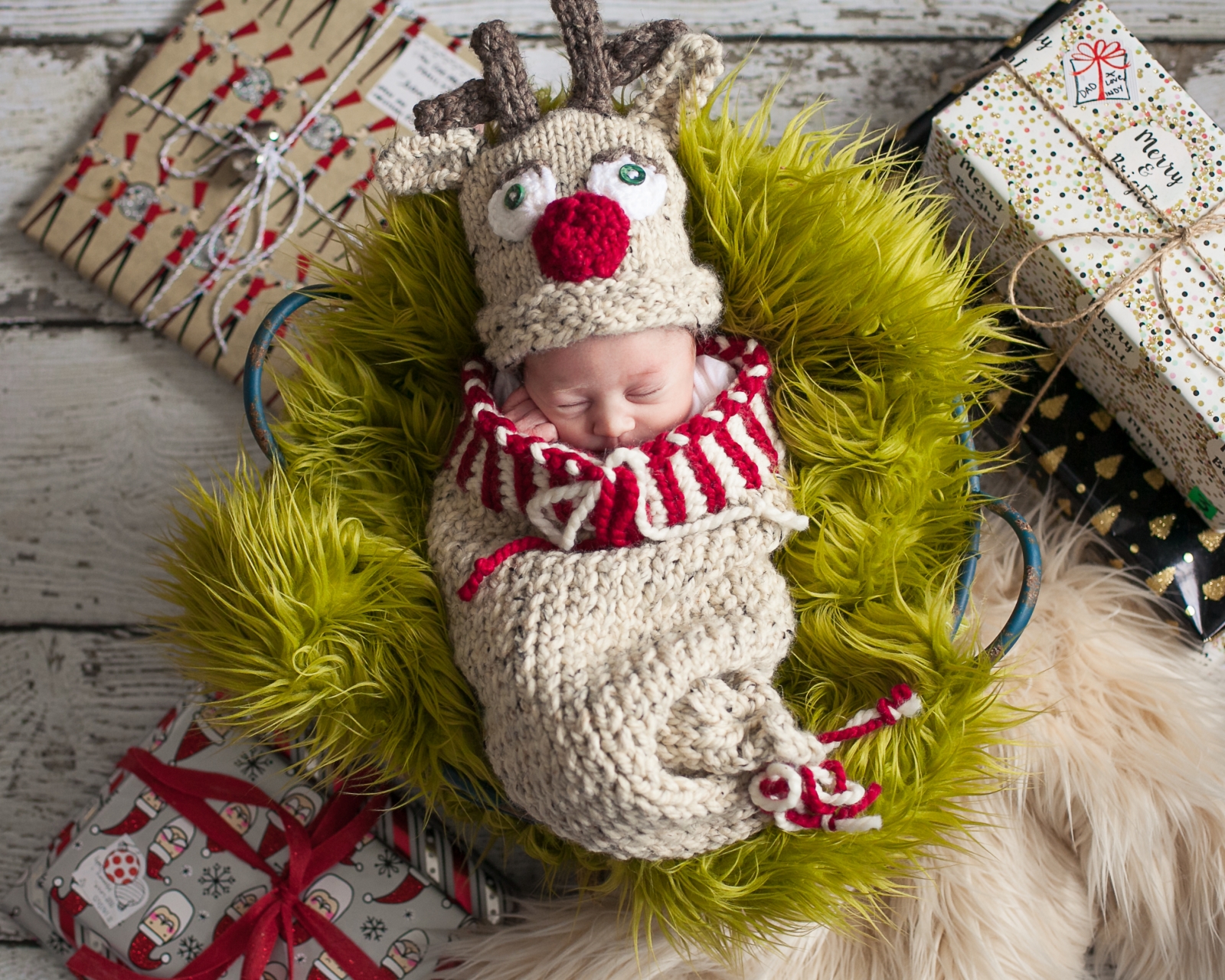 Loom Knit Newborn Cocoon and Reindeer Hat Pattern This