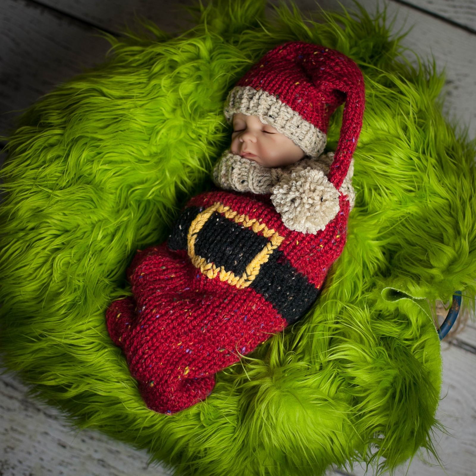 Loom Knit Christmas Cocoon And Santa Hat Pattern For Newborn Baby