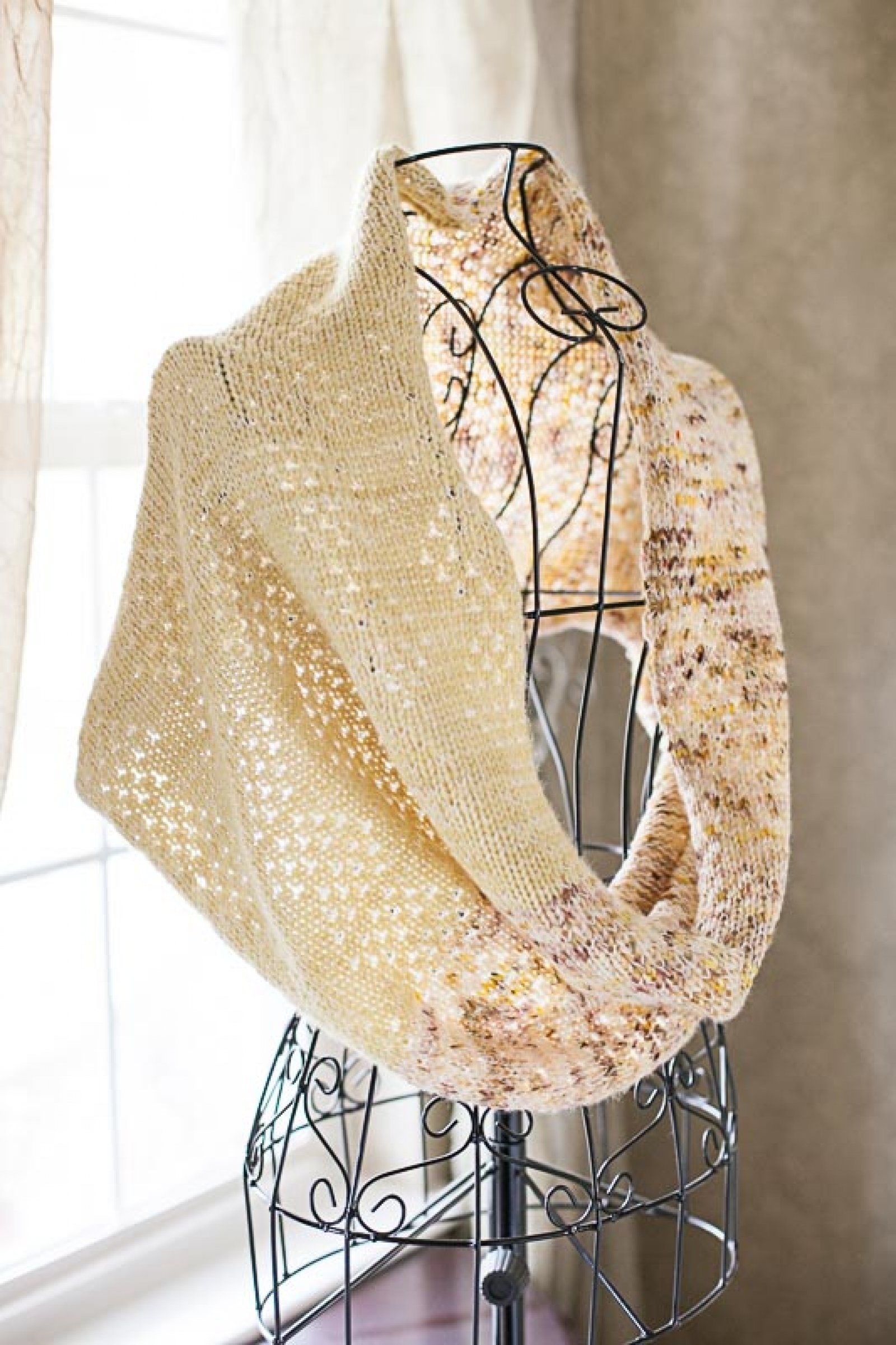 Loom Knit Lace Shawl, Snood, Cowl, Sciarpa, Table Runner