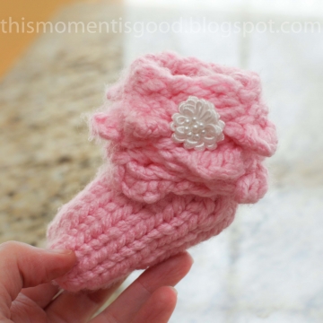 Loom Knit Scallop Baby Bootie PATTERN.  Similar to Crocodile Stitch!  Fits Newborn to 6 month. Adorable gift idea!  PATTERN ONLY!!!