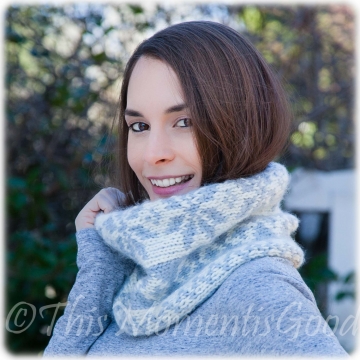 Loom Knit Fair Isle Cowl PATTERN. Extra Soft, Snowflake pattern. Instant PDF PATTERN Download. Oversized, extra soft, Chunky Knit Cowl.
