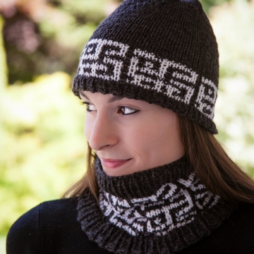 Loom Knit Mosaic Hat and Cowl Set PATTERN. PDF PATTERN is available for instant download! Stylish and Modern Loom Knitting Pattern.