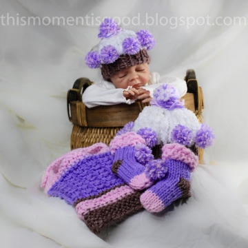 Loom Knit Cupcake Baby Gift Set Pattern: PATTERN ONLY includes Cupcake Hat (2 Sizes), Cupcake Booties/socks & Cupcake Bib Patterns. SALE!