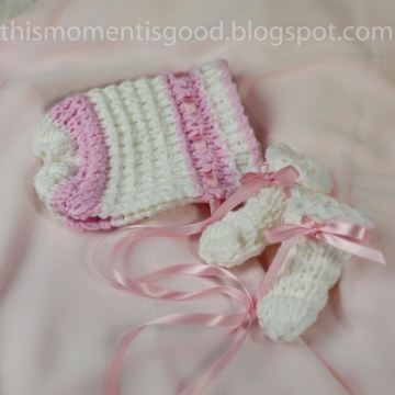 Loom knit Baby Onesie Set PATTERN.  PATTERN ONLY includes patterns for Onesie, Baby Bonnet, and matching Booties.  Instant Download.