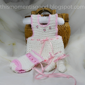 Loom knit Baby Onesie Set PATTERN.  PATTERN ONLY includes patterns for Onesie, Baby Bonnet, and matching Booties.  Instant Download.