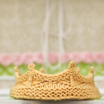 Loom Knit Crown Headband PATTERN. Perfect Newborn Photo Prop or Shower Gift Idea. Make This Crown For a Prince or a Princess. PDF PATTERN.