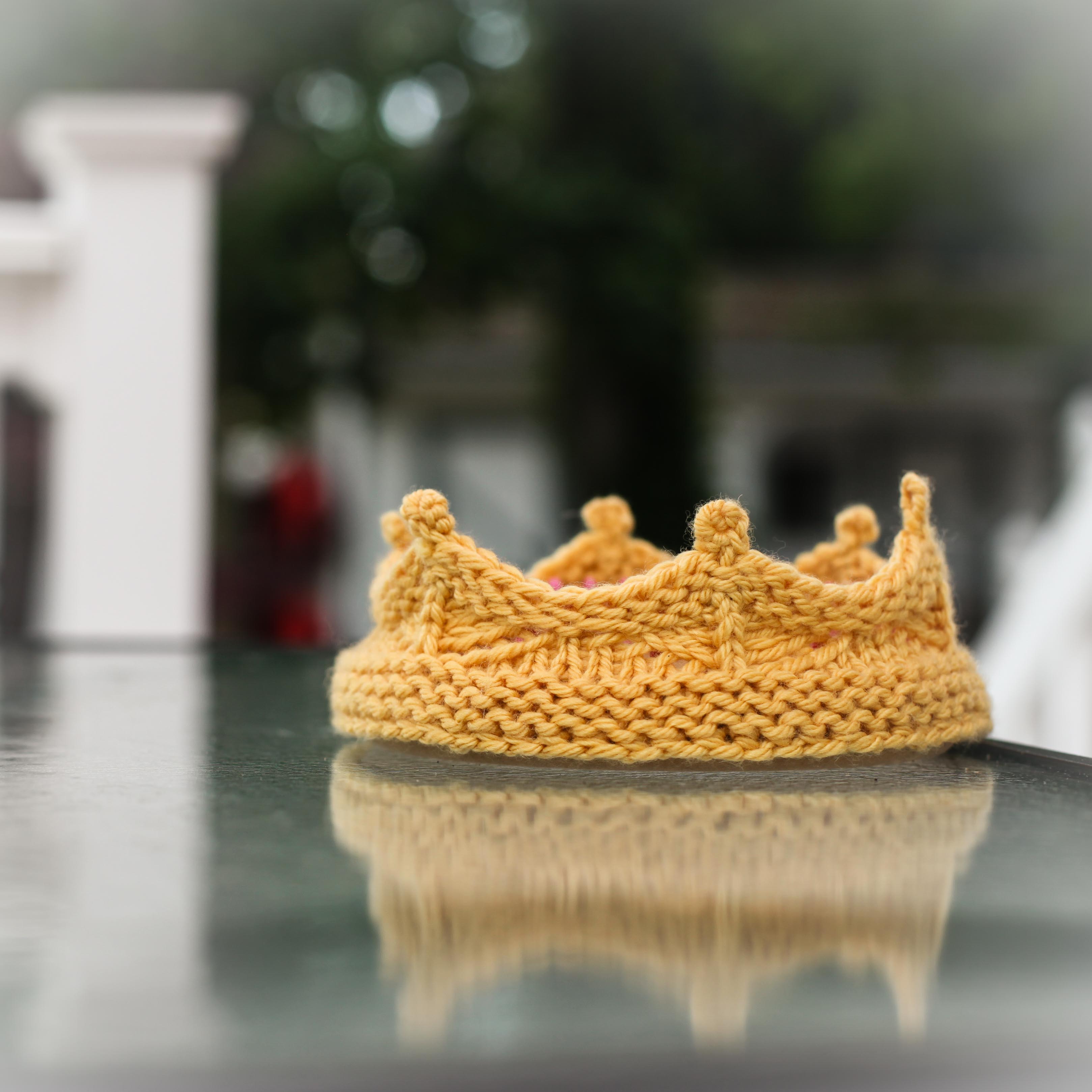 Loom Knit Crown Headband Pattern For Newborns/Babies